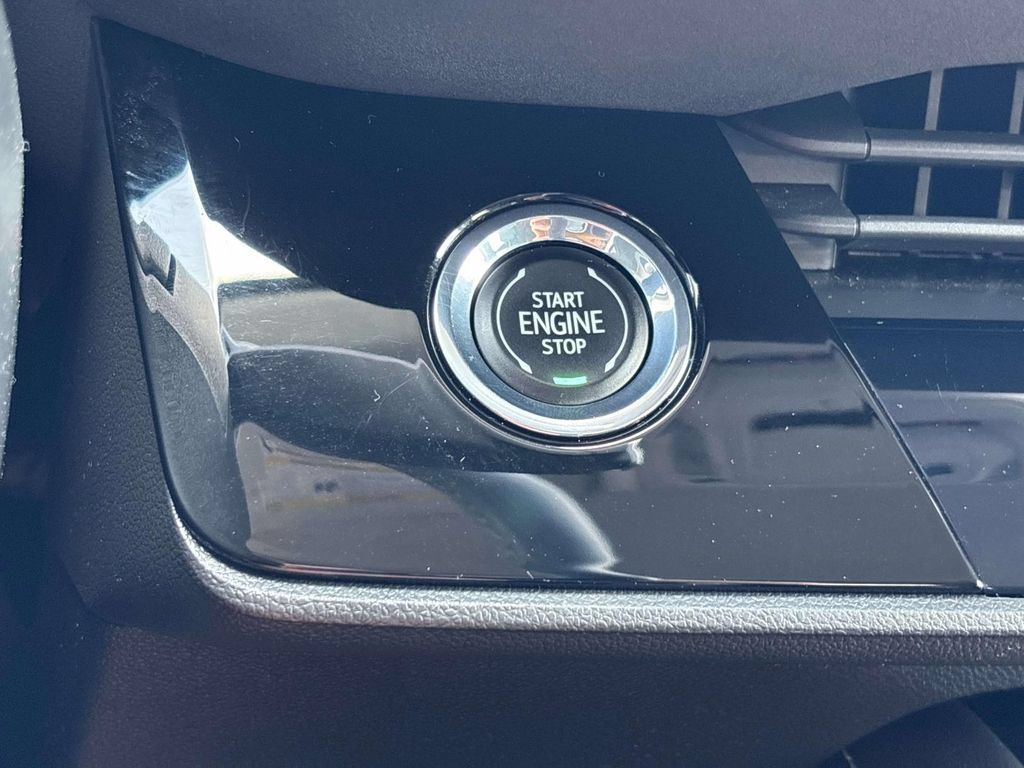 Used 2025 Buick Envision Sport Touring AWD/4WD image 30