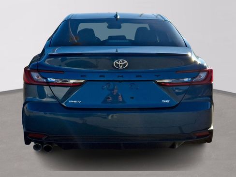 Used 2025 Toyota Camry SE image 5
