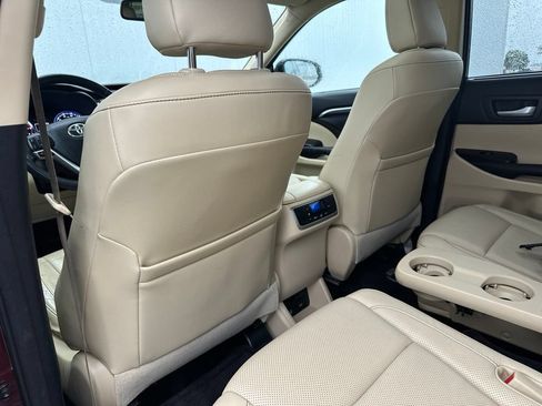 Used 2015 Toyota Highlander Limited w/ Driver Technology Package AWD/4WD image 19