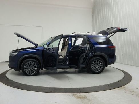 Used 2025 Nissan Pathfinder SL w/ SL Premium Package FWD image 12