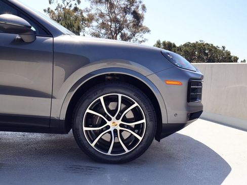 Certified 2024 Porsche Cayenne Coupe AWD/4WD image 11