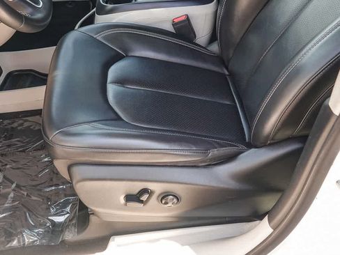 Certified 2023 Chrysler Pacifica Touring-L FWD image 20