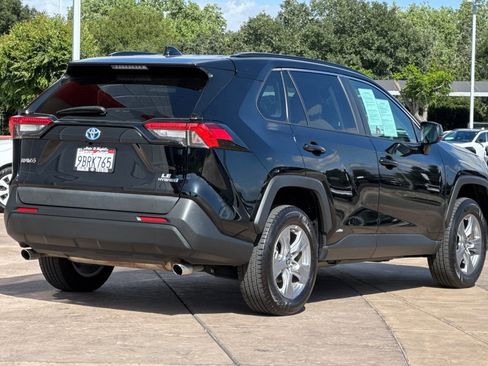 Certified 2022 Toyota RAV4 LE AWD/4WD image 4