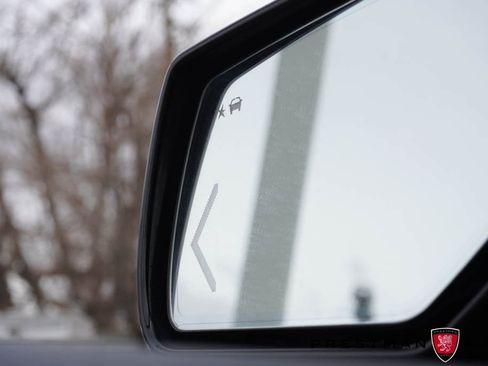 Used 2019 GMC Yukon Denali w/ Denali Ultimate Package image 25