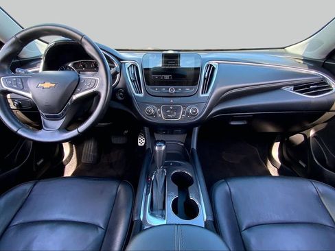 Used 2017 Chevrolet Malibu LT w/ Leather Package FWD image 15