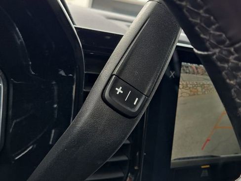 Used 2025 Chevrolet Silverado 1500 LT image 29