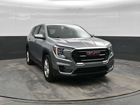 Used 2024 GMC Terrain SLE image 2