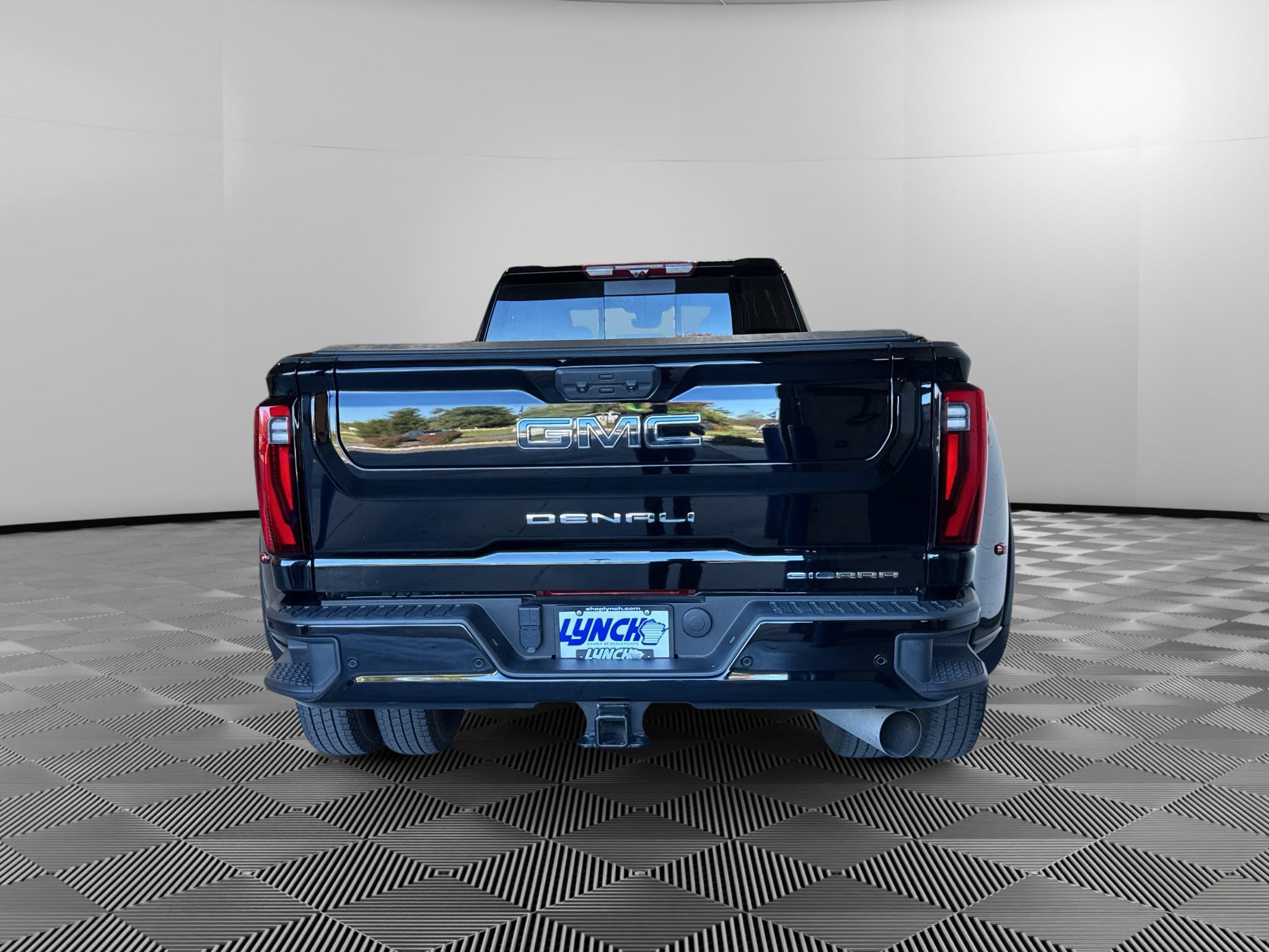 Used 2024 GMC Sierra 3500 Denali Ultimate AWD/4WD image 4