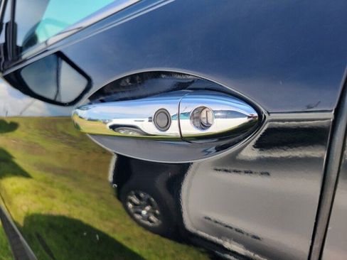 Used 2019 Honda Pilot Touring image 4