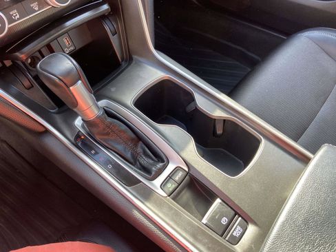 Used 2018 Honda Accord Sport image 13