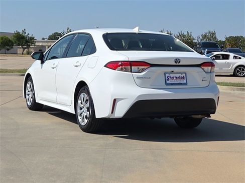 Used 2025 Toyota Corolla XLE image 6
