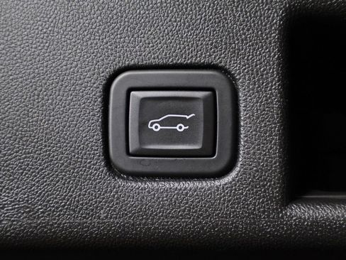 Used 2024 Chevrolet Equinox LT FWD image 17