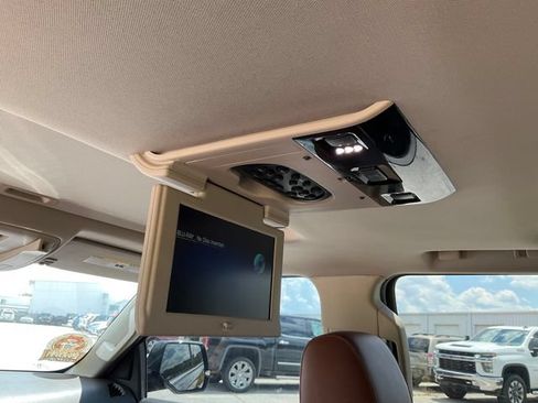 Used 2019 Cadillac Escalade Premium Luxury AWD/4WD image 19