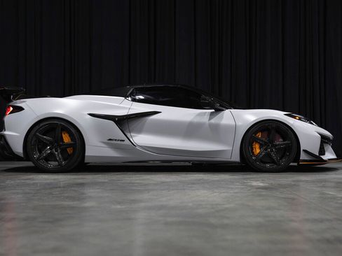 Used 2024 Chevrolet Corvette Z06 w/ Z07 Performance Package RWD image 4