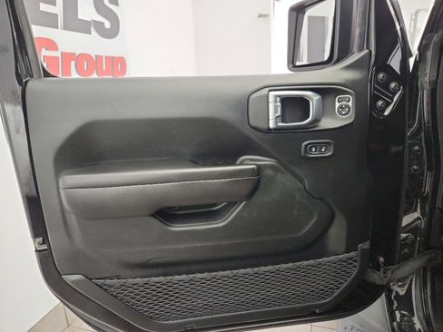 Used 2021 Jeep Gladiator Rubicon w/ Cold Weather Group image 8