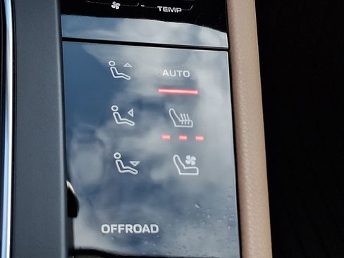 Used 2023 Porsche Macan image 25