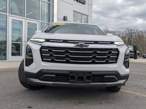 Used 2025 Chevrolet Equinox LT w/ Safety and Technology Package FWD image 3