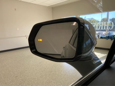 Used 2025 Cadillac XT5 Premium Luxury image 26