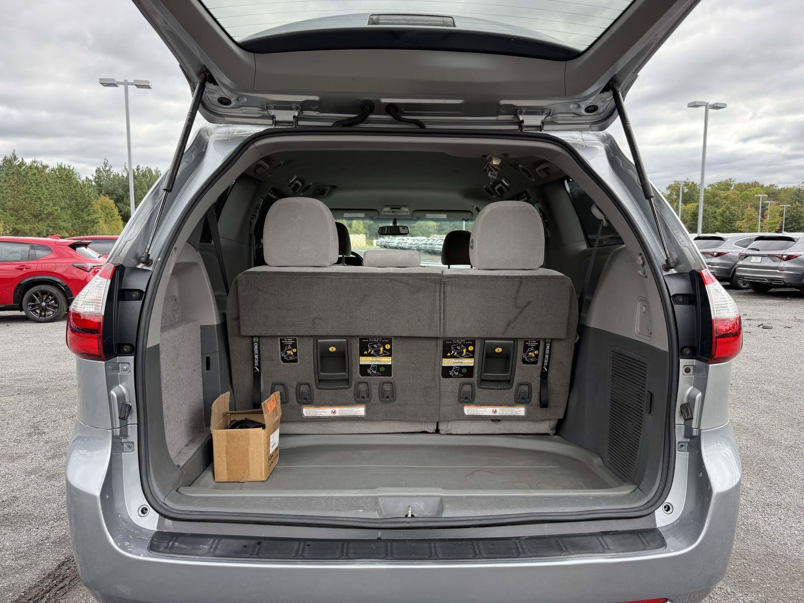Used 2015 Toyota Sienna LE FWD image 34