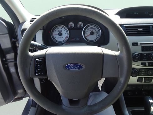 Used 2010 Ford Focus SE FWD image 11