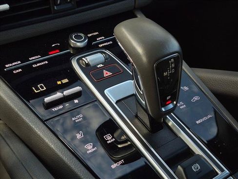 Used 2023 Porsche Cayenne AWD/4WD image 7