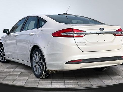 Used 2017 Ford Fusion SE image 9