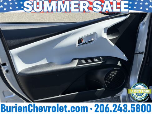 Used 2019 Toyota Prius LE AWD/4WD image 9