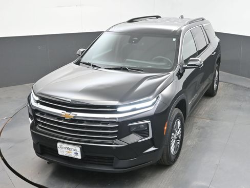 Used 2025 Chevrolet Traverse LT FWD image 33