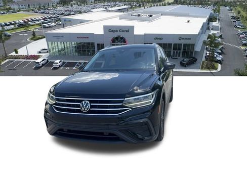 Used 2023 Volkswagen Tiguan SE FWD image 3