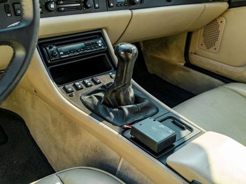 Used 1986 Porsche 944 Turbo image 64