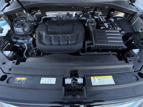 Used 2023 Volkswagen Tiguan SE R-Line image 30