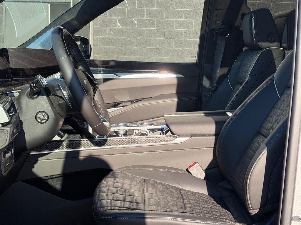 New 2026 Cadillac Escalade V w/ LPO, ONYX Package AWD/4WD image 20