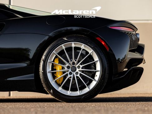 Used 2025 McLaren Artura Spider image 18