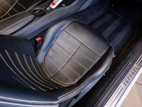 Used 2016 Ferrari California T image 20