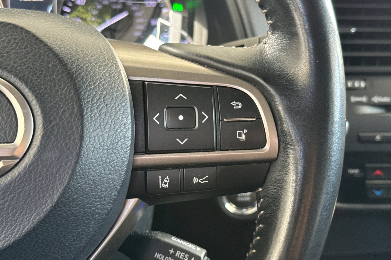 Used 2019 Lexus RX 350L Luxury w/ Accessory Package AWD/4WD image 32