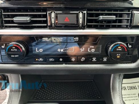Used 2025 Nissan Pathfinder SV AWD/4WD image 33