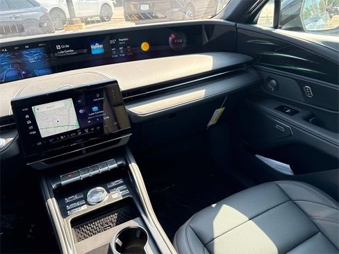 New 2025 Lincoln Nautilus Premier w/ Equipment Group 102A image 15