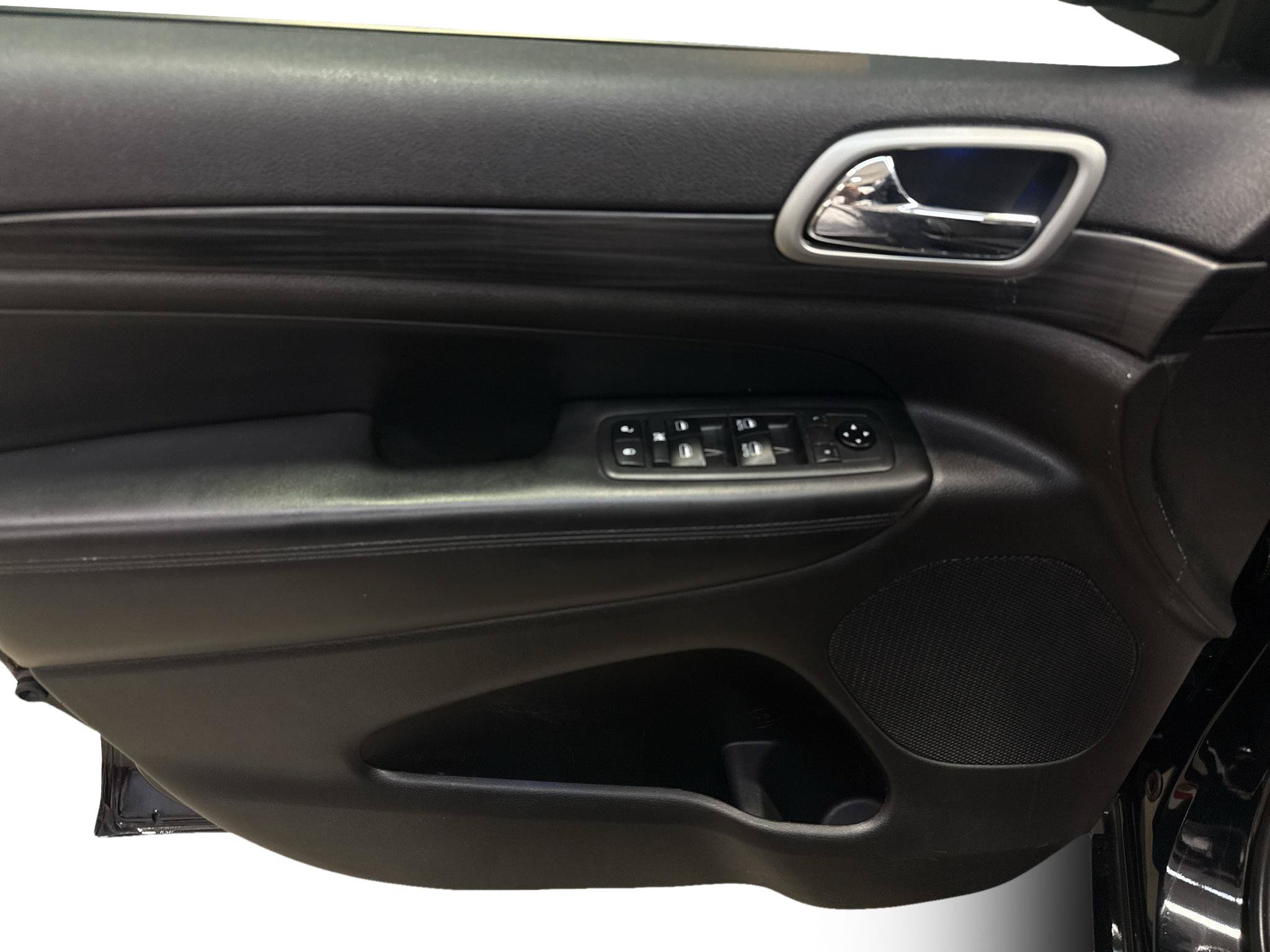 Used 2019 Jeep Grand Cherokee Altitude RWD image 15