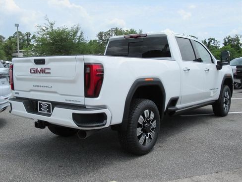 New 2026 GMC Sierra 2500 Denali w/ Denali Reserve Package AWD/4WD image 7