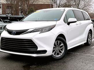 Used 2024 Toyota Sienna LE video 1