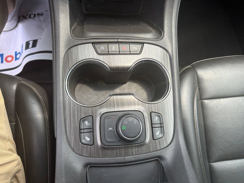 Used 2023 GMC Acadia SLT AWD/4WD image 16
