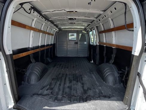 Used 2017 Chevrolet Express 2500 Extended RWD image 29