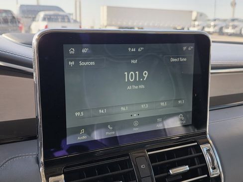 Used 2020 Lincoln Navigator Black Label w/ Cargo Convenience Package image 17