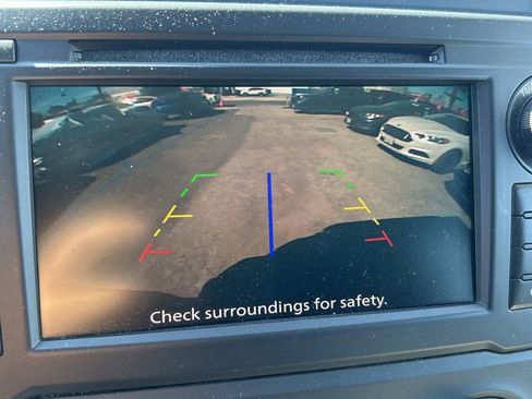 Used 2019 Nissan Titan SV image 19