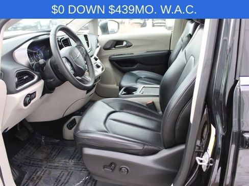 Used 2023 Chrysler Pacifica Touring-L image 15