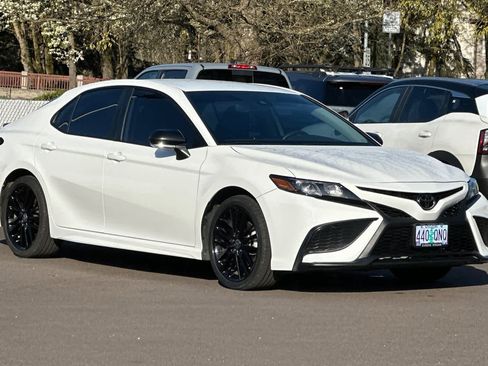 Used 2023 Toyota Camry SE w/ Convenience Package image 9