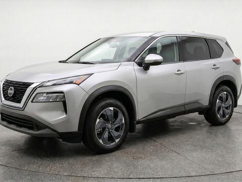 Used 2025 Nissan Rogue SV AWD/4WD image 3