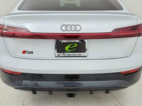 Used 2024 Audi Q8 e-tron Premium Plus w/ Premium Plus Package image 11