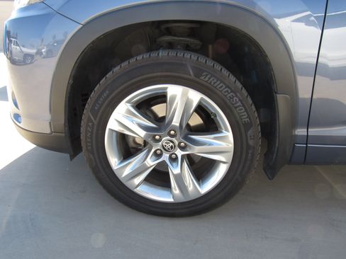 Used 2019 Toyota Highlander Limited image 5