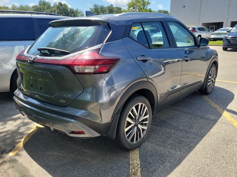 Used 2022 Nissan Kicks SV FWD image 3